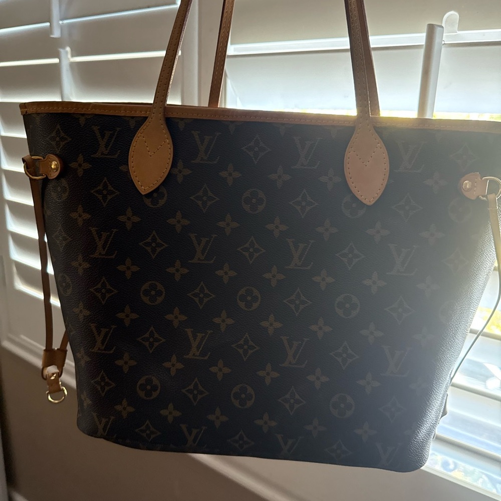 Authentic Louis Vuitton Neverfull MM - Picture 5 of 12